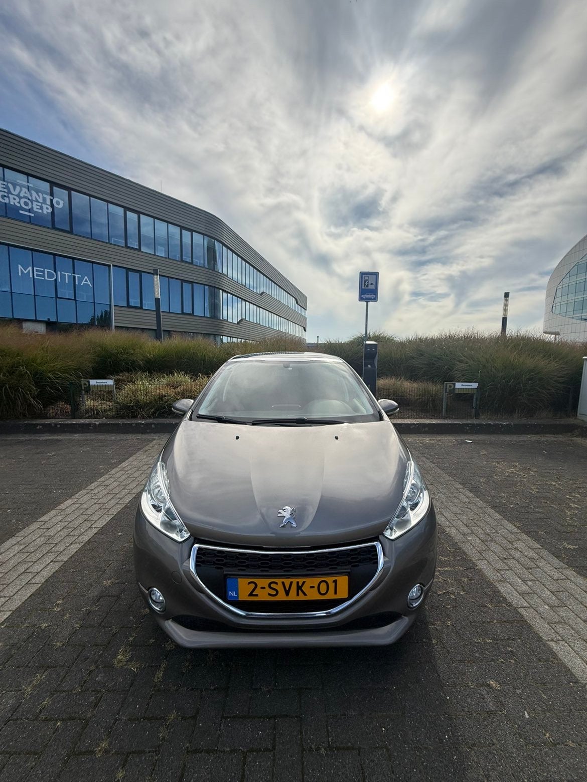 Peugeot 208 1.4 E-hdi 50KW/68PK 2-TR 5-D 2013 Grijs, Auto's, 725 kg, 1398 cc, 4 cilinders, 96 €/maand