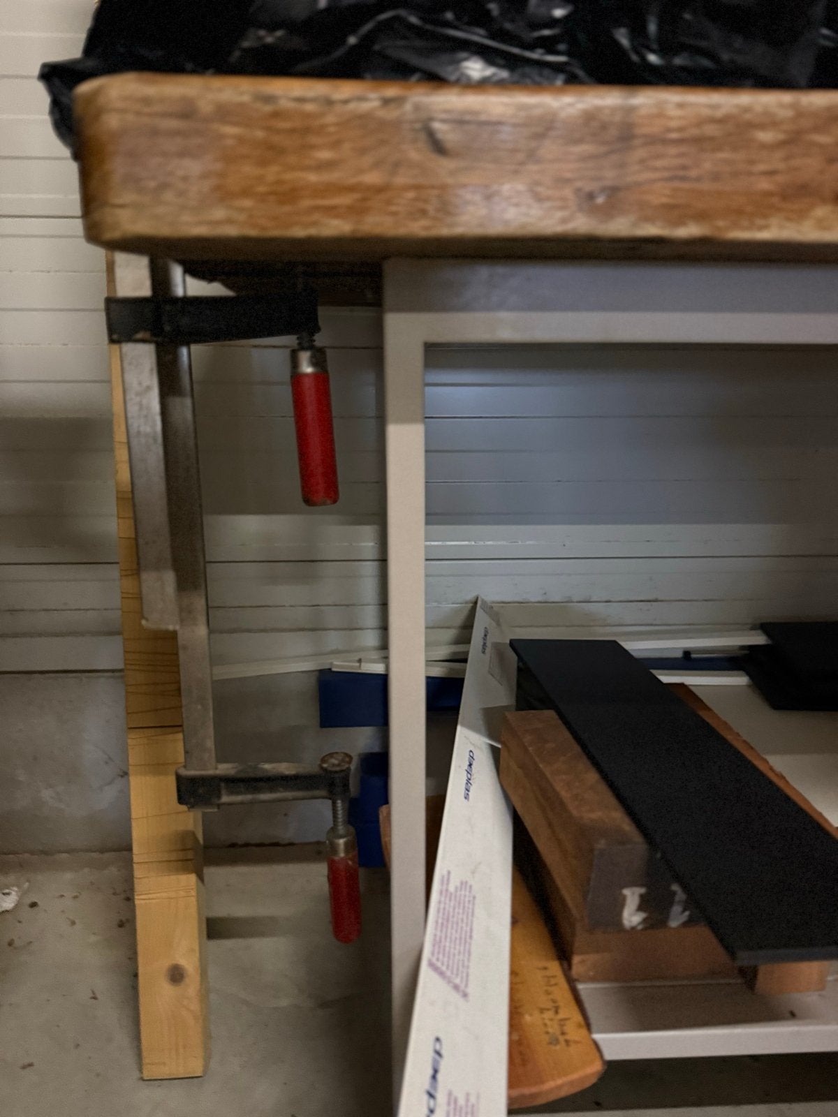 Stevige werkbank met houten blad en metalen onderstel, Doe-het-zelf en Verbouw, Ophalen, Gebruikt, 120 tot 170 cm