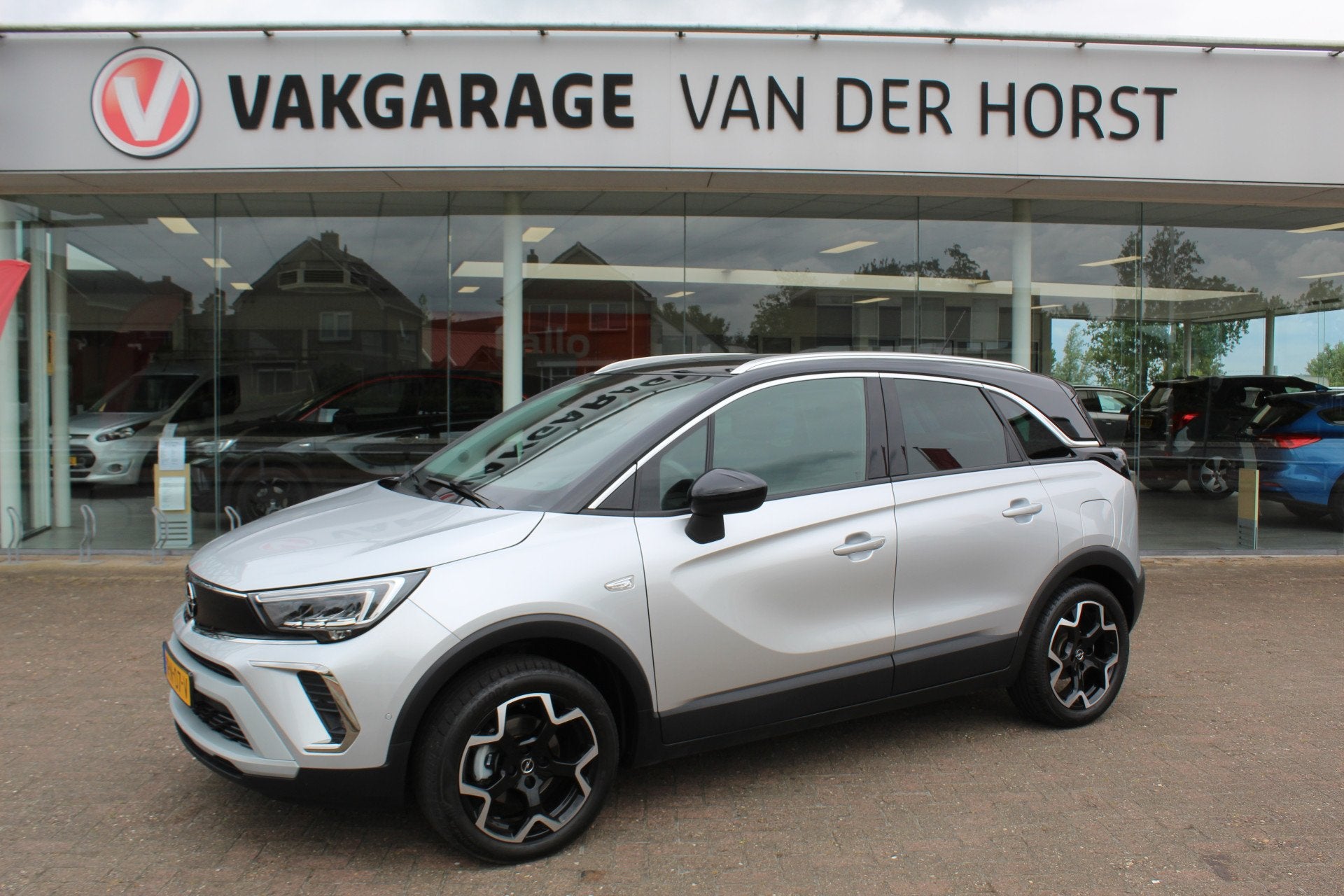 Opel Crossland 1.2-110pk Turbo 'Elegance'. Mooie en luxe hoo, 12 maanden, Gebruikt, Zwart, 1199 cc