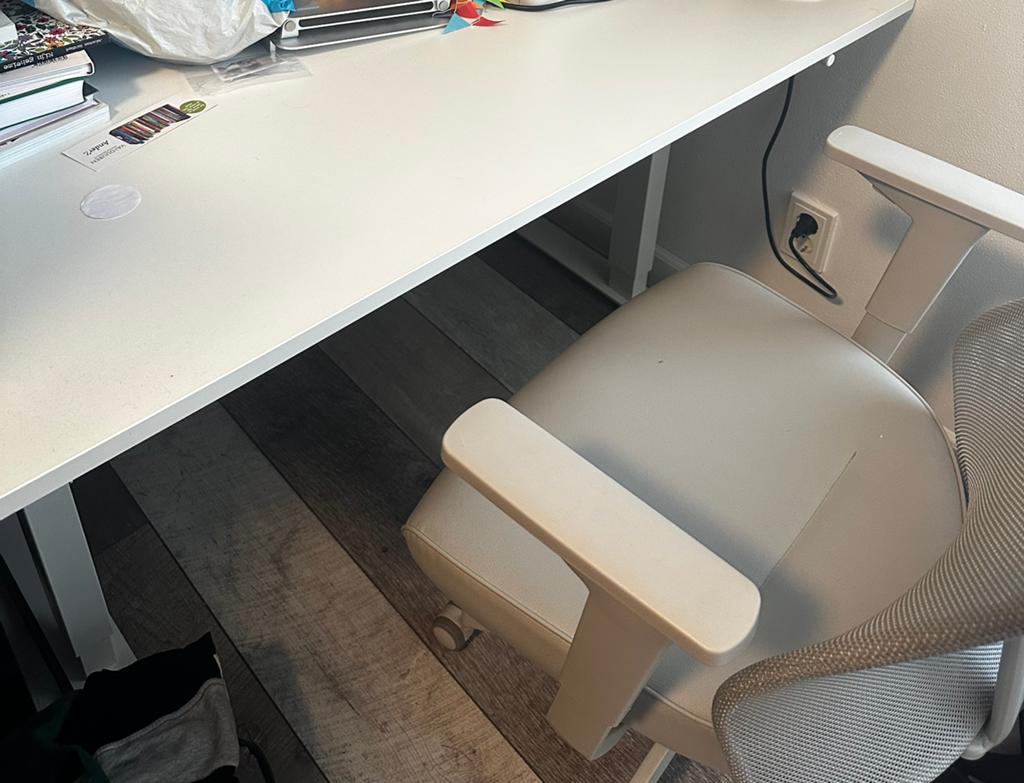 Ikea bureau en bureaustoel matchspel trotten, Huis en Inrichting, Bureaus, Ophalen, Zit-sta bureau, 120 cm, Nieuw