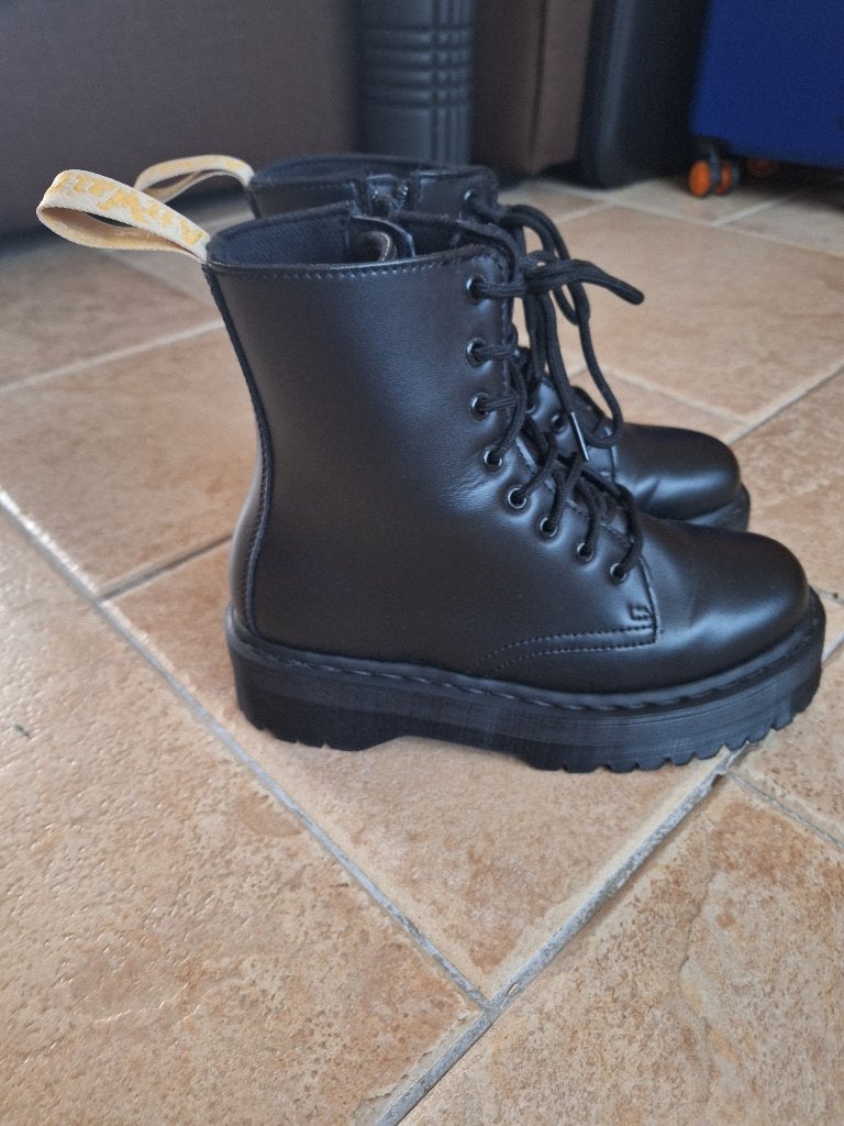 Vegan Dr. Martens plateauzool 39, Zwart, Lage of Enkellaarzen, Ophalen of Verzenden, Dr. Martens