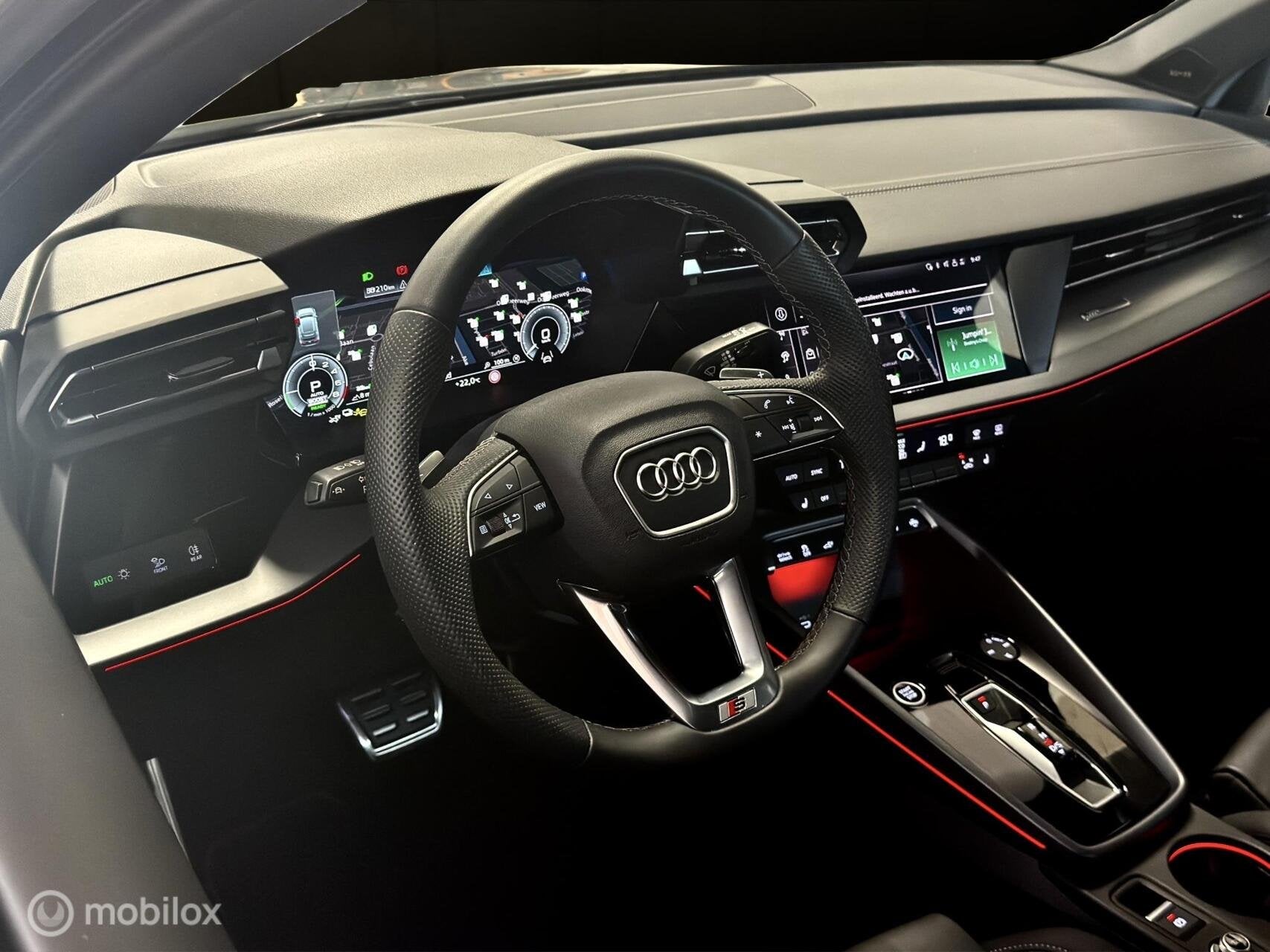Foto 3 van Audi A3 Sportback 45 TFSI e Competition S Line |SONOS|Pano