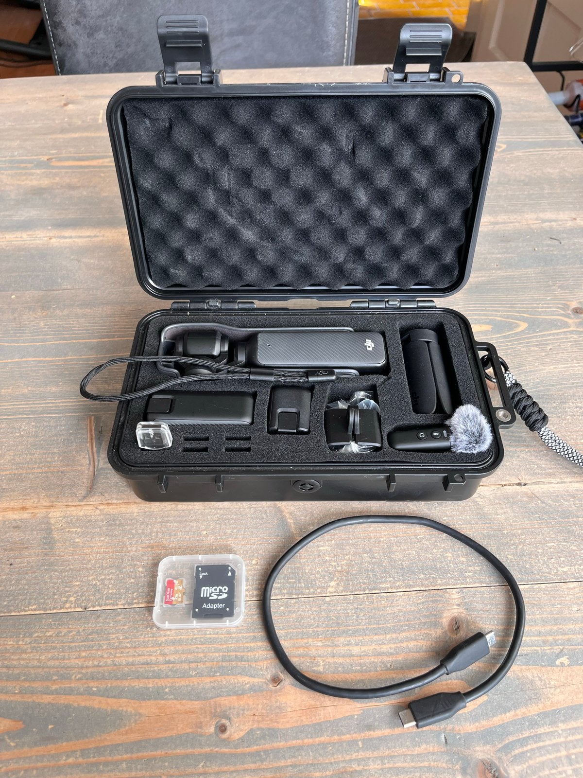 Foto 2 van DJI Osmo Pocket 3 Creator Combo met accessoires en koffer