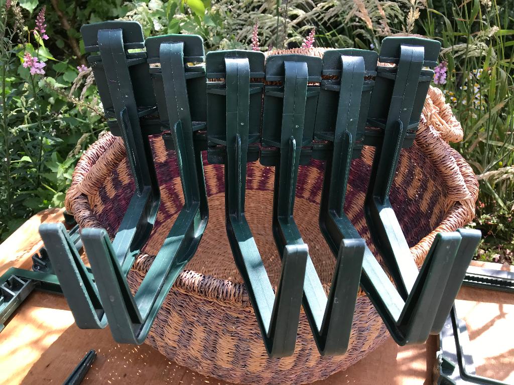 Plantenbak haken - kunststof groen - 2 verschillende, Tuin en Terras, Kunststof, Minder dan 30 cm, Ophalen of Verzenden, Zo goed als nieuw
