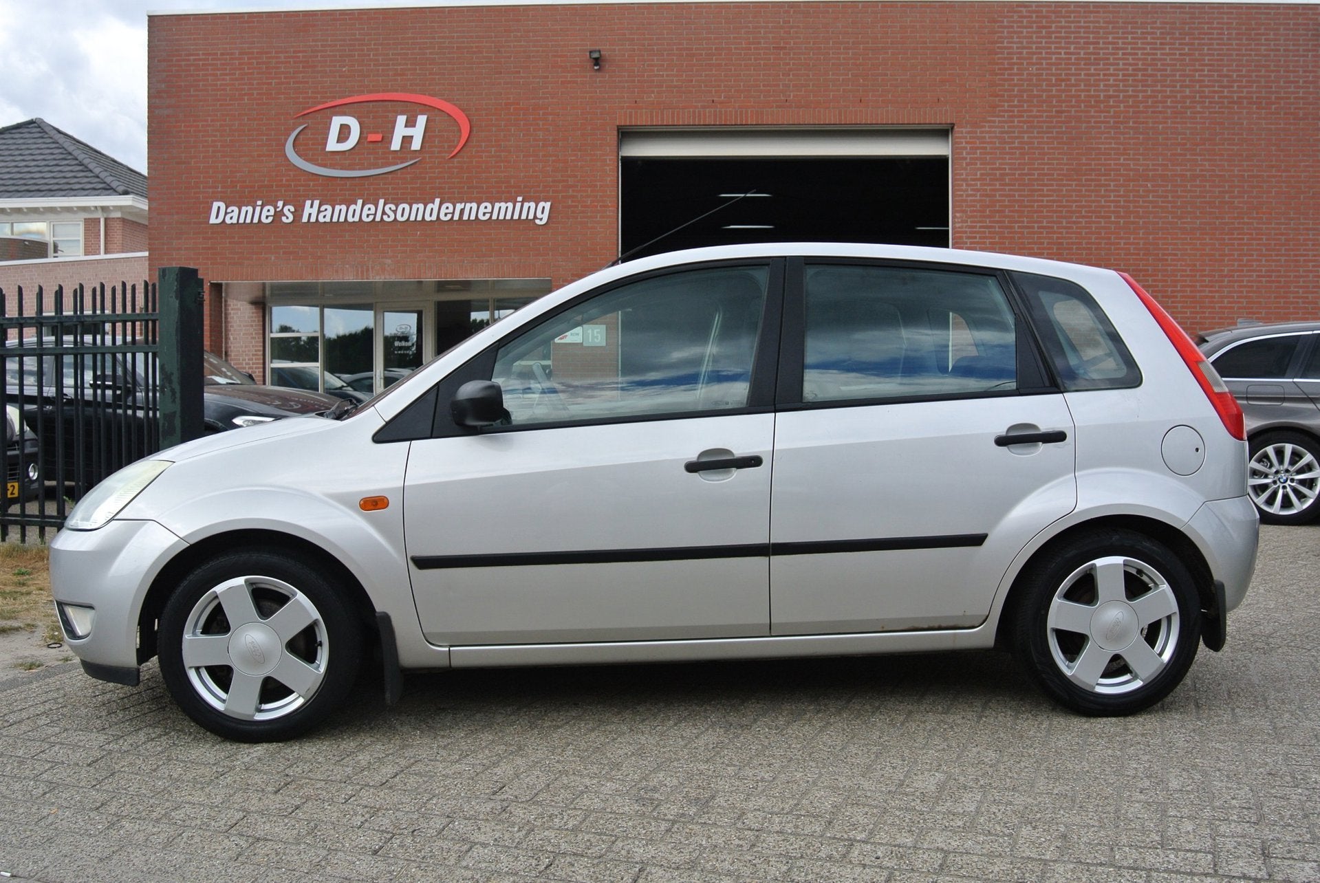 Ford Fiesta 1.4-16V First Edition inruil mogelijk nap, Auto's, Voorwielaandrijving, 15 km/l, 4 cilinders, Metallic lak