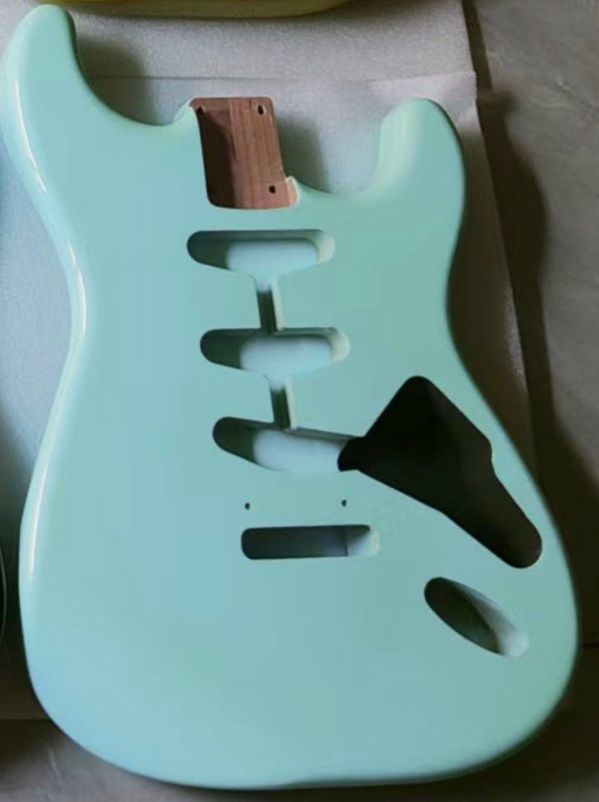 Stratocaster body “ Sonic Blue- 2 delig- nitro hoogglans-top, Geen, Geen, Jpsg, Nieuw