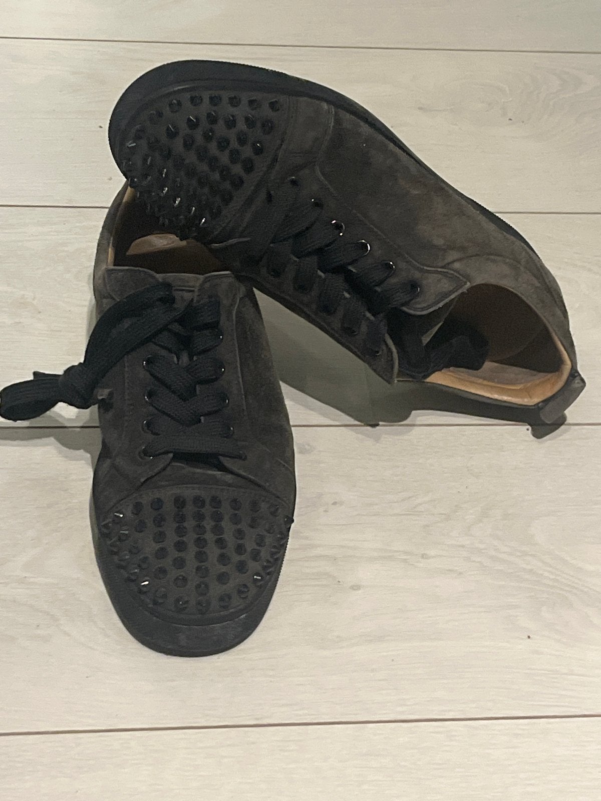 Christian Louboutin Sneakers - Zwart met studs, Ophalen of Verzenden, Gedragen, Zwart, Sneakers of Gympen