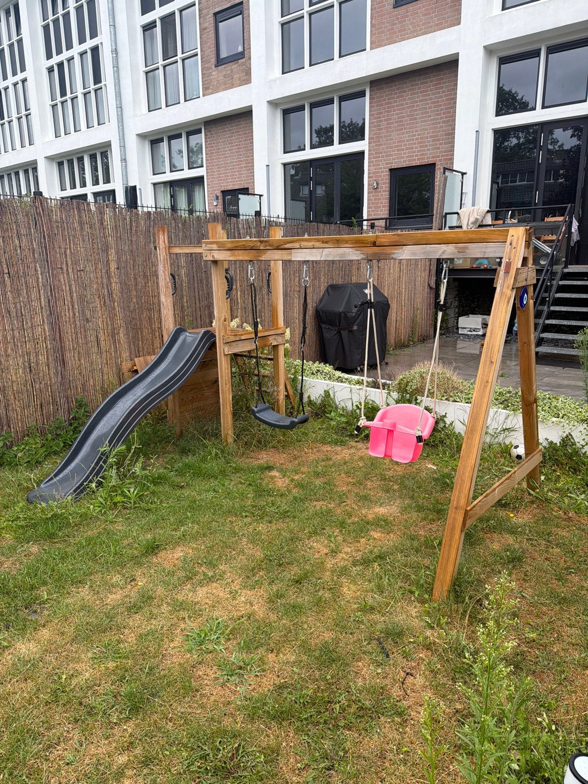 Houten speeltoestel met glijbaan en schommels, Ophalen, Gebruikt, Glijbaan