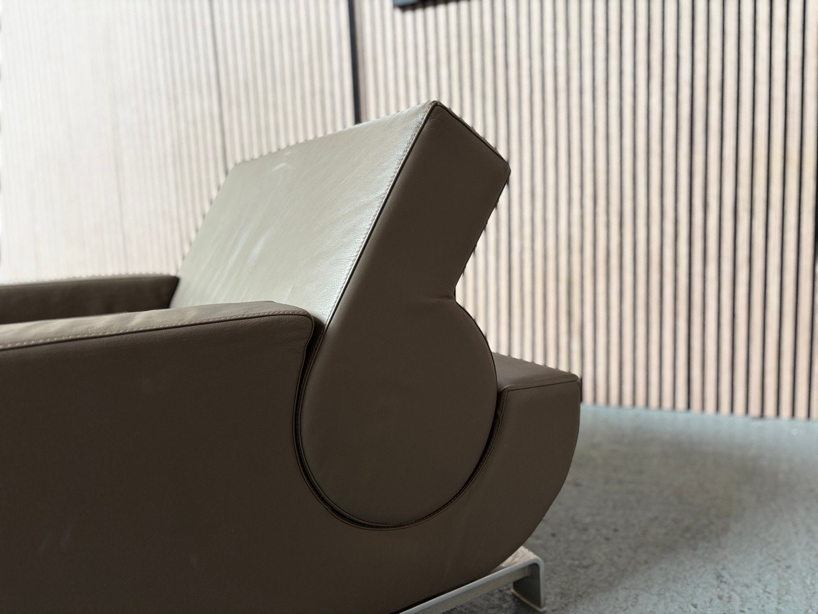 GRATIS LEVERING Leolux B Flat Fauteuil Leer Bruin GEREINIGD, 100 tot 125 cm, Leer, Ophalen of Verzenden, Zo goed als nieuw