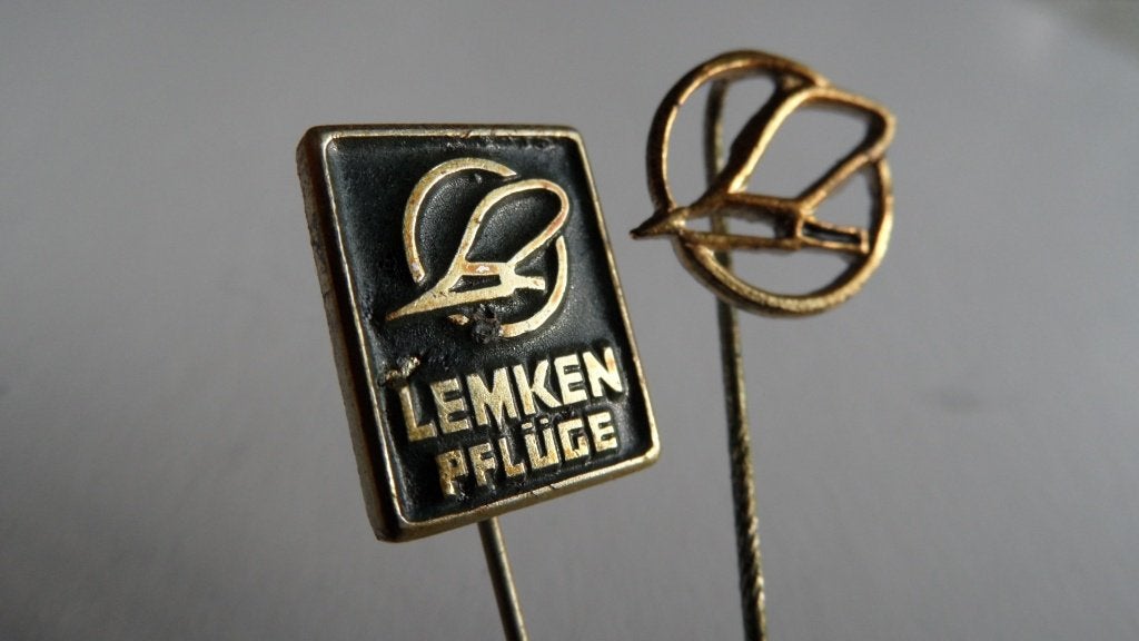 Lemke landbouw ploegen speldjes 2 x, Verzenden, Gebruikt, Merk, Speldje of Pin