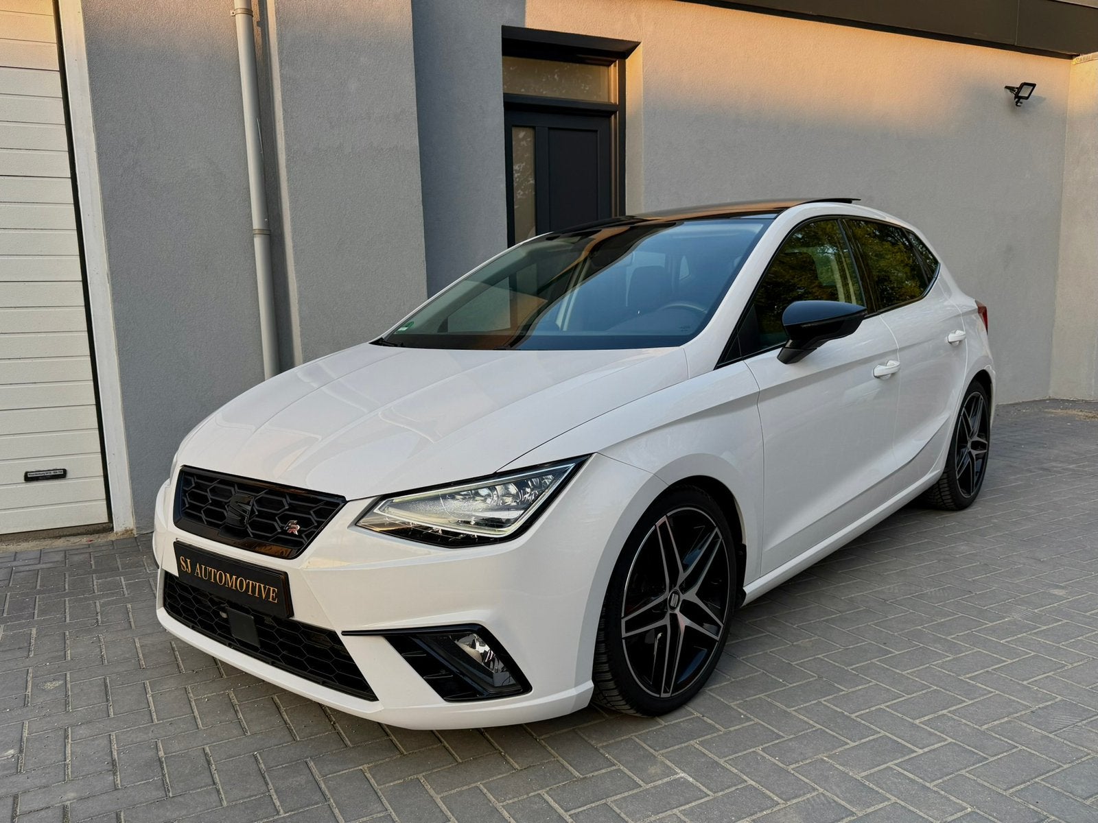 Seat Ibiza 1.0 FR | Pano | LED | 115pk | CarPlay, Parkeersensor, Stof, Bedrijf, Handgeschakeld
