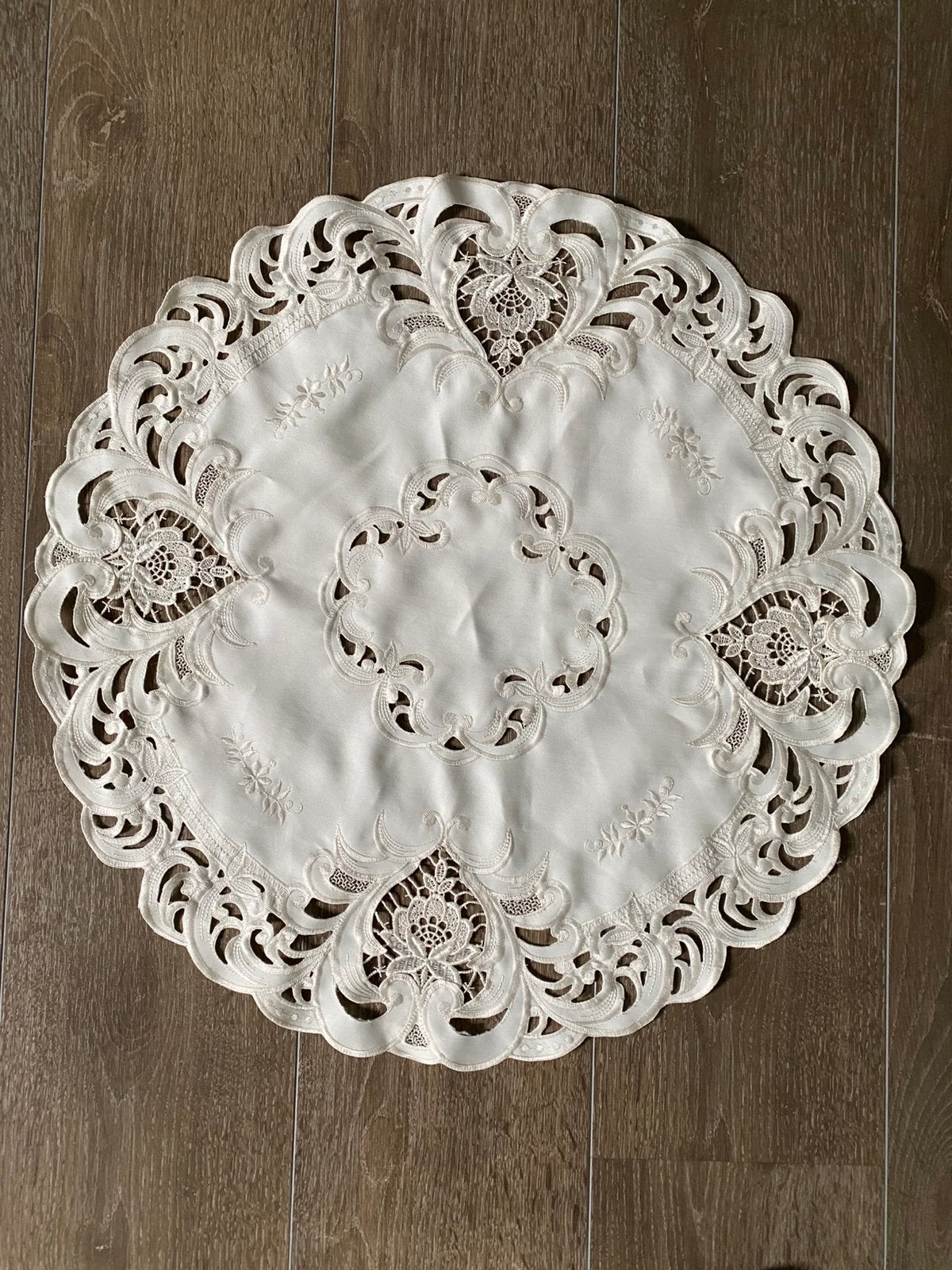 Z.G.A.N. Creme polyester brocante kleedje, doorsnee 57cm, Ophalen of Verzenden