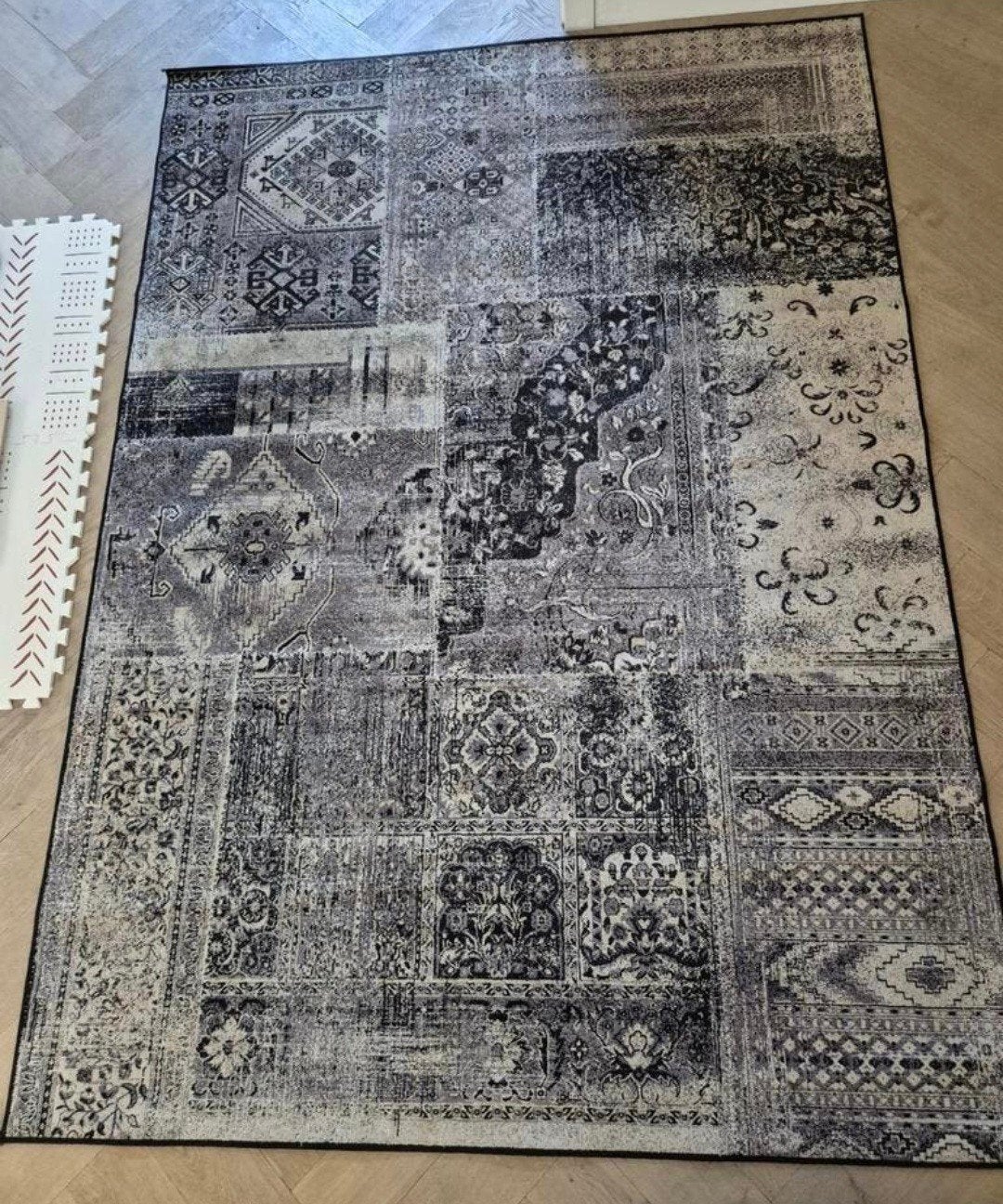 Vloerkleed beige/Zwart - 240x170 cm, Huis en Inrichting, Stoffering | Tapijten en Kleden, Ophalen, Modern patchwork, 150 tot 200 cm
