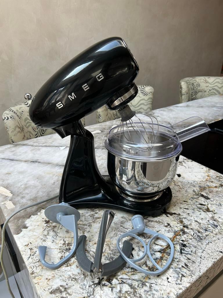 Smeg Keukenmachine Zwart - Stijlvol en Krachtig, Witgoed en Apparatuur, Keukenmixers, Ophalen, 4 liter of meer, 3 snelheden of meer