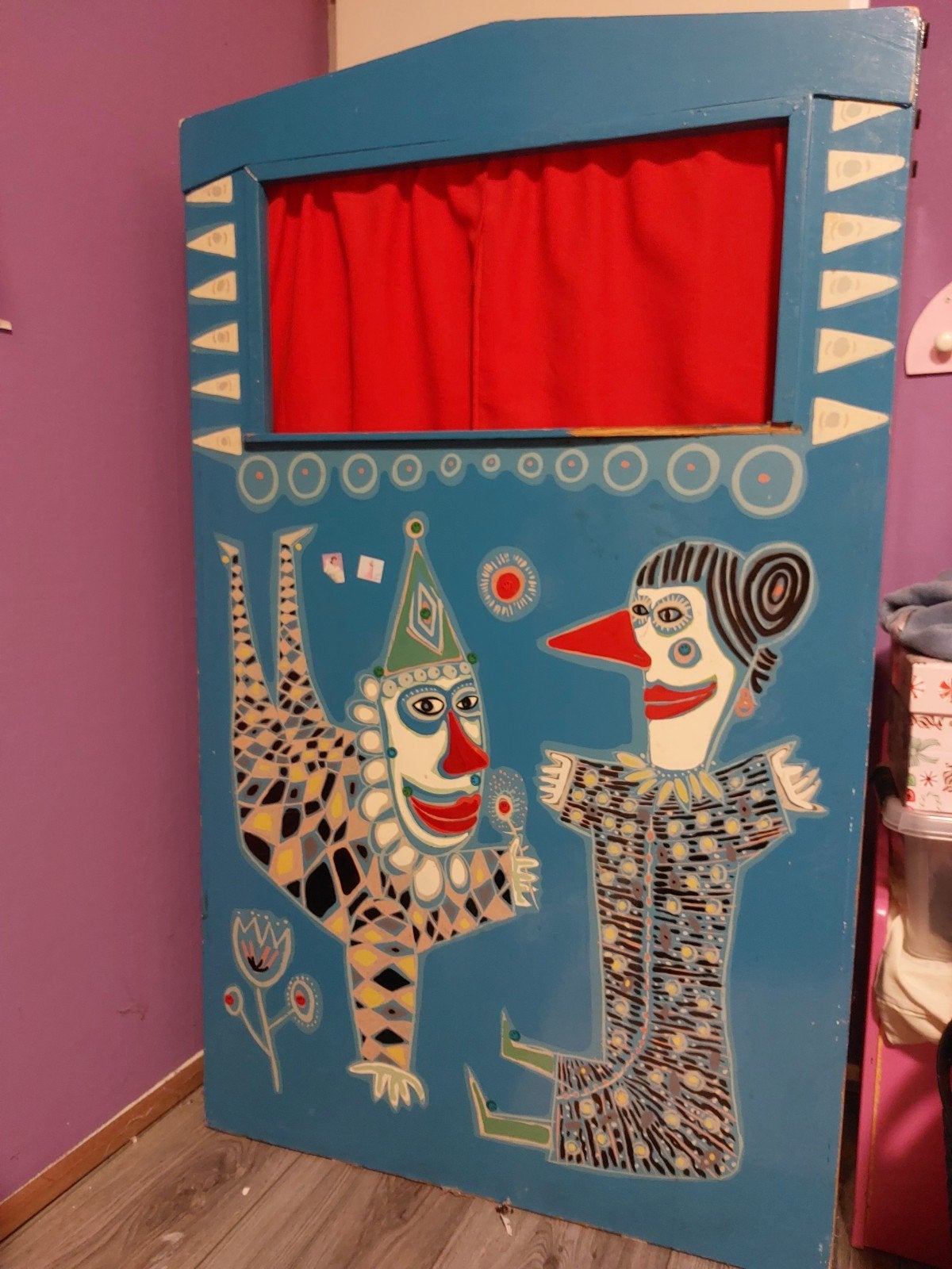 houten poppenkast met vele poppen, Ophalen, Gebruikt, Poppenhuis
