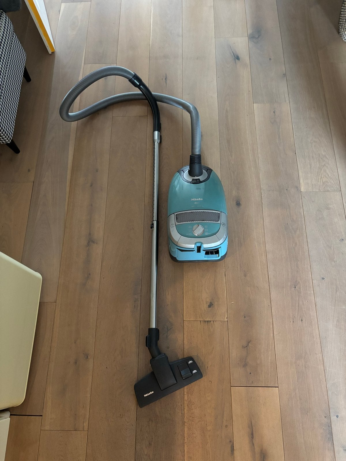 Miele stofzuiger inclusief accessoires, Witgoed en Apparatuur, Stofzuigers, Inclusief accessoires, 1600 tot 2000 watt, Miele, Sledestofzuiger
