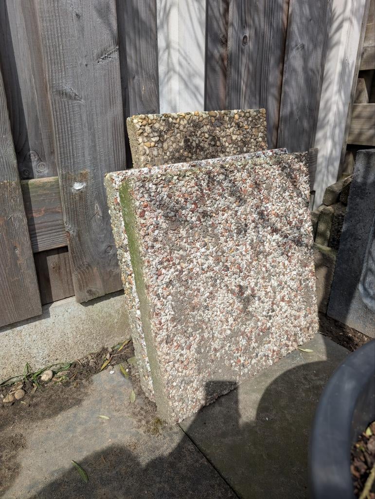 Gratis af te halen grindtegels 2 50*50 & 1 60*40, Ophalen, Gebruikt, Beton, Terrastegels