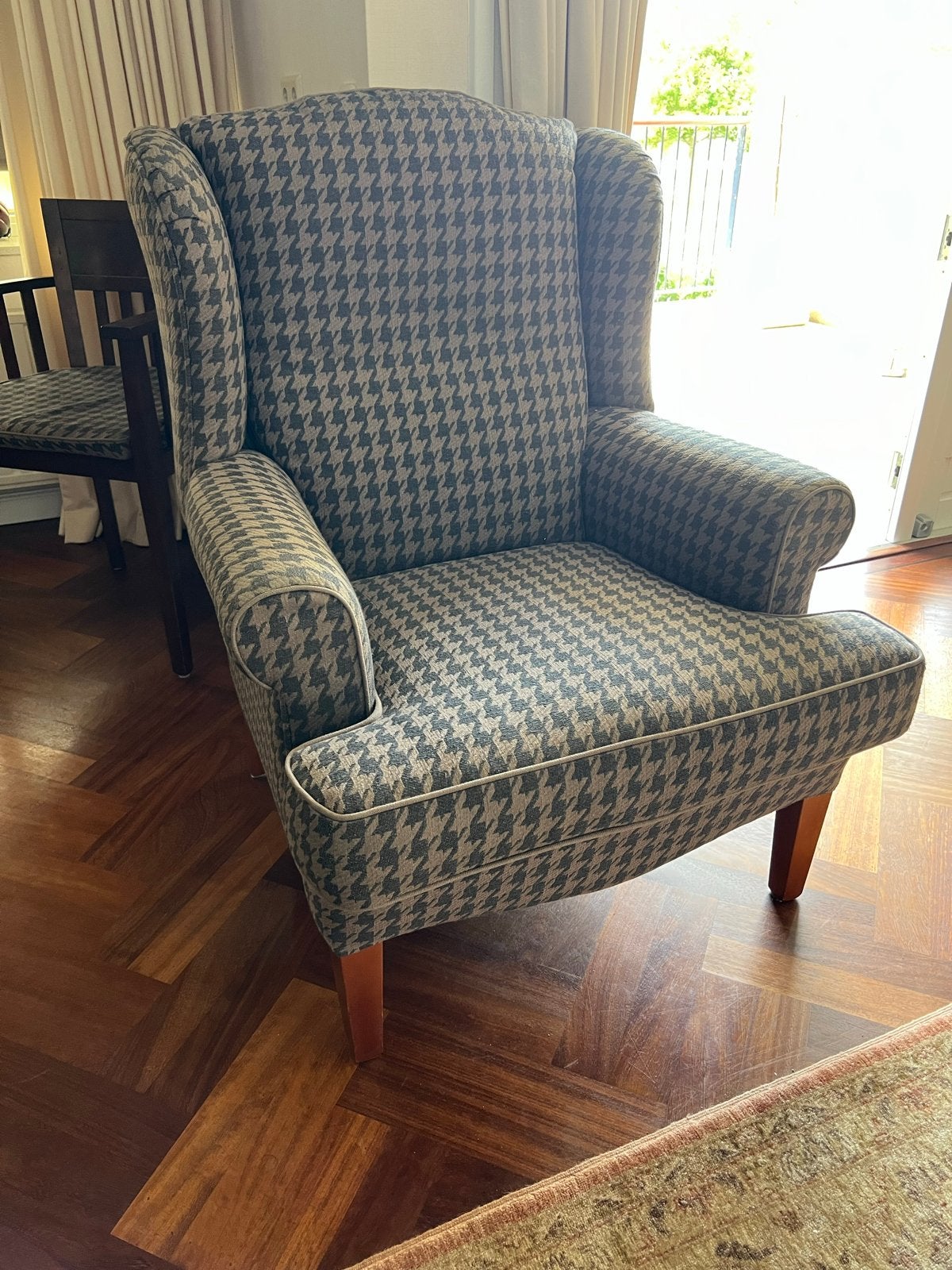 Comfortabele fauteuil met pied-de-poule patroon t.e.a.b., Huis en Inrichting, Ophalen, Gebruikt, Stof, 75 tot 100 cm