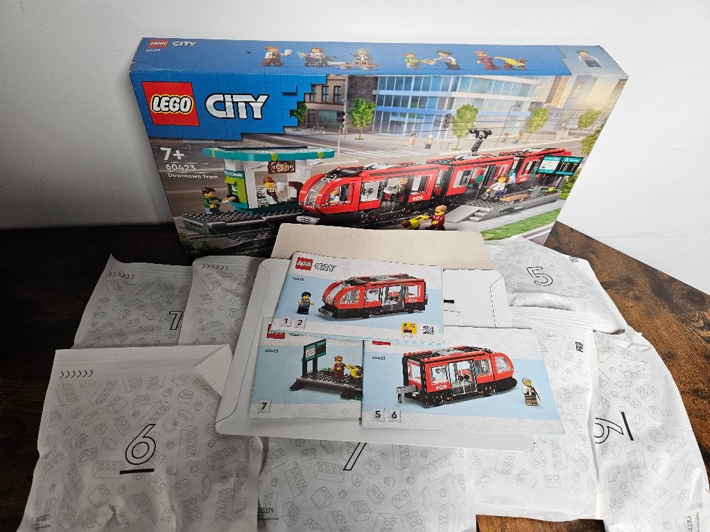LEGO City 60423 - Downtown Streetcar and Station, Ophalen of Verzenden