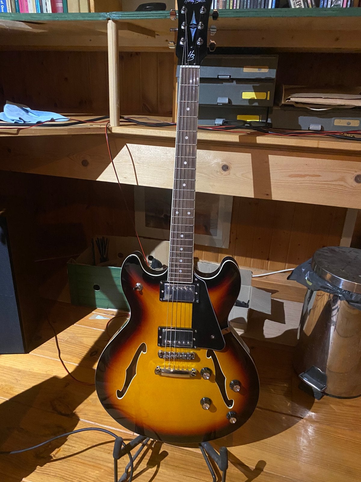 Harley Benton HB-35 VB + versterker, Muziek en Instrumenten, Hollow body, Met versterker, Zo goed als nieuw, Ophalen