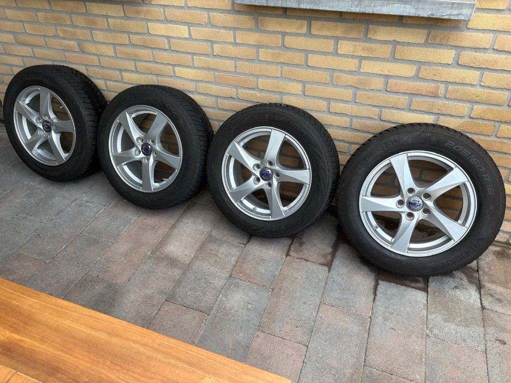 Winterbanden op originele Volvo velgen, Ophalen, Gebruikt, 16 inch, Banden en Velgen