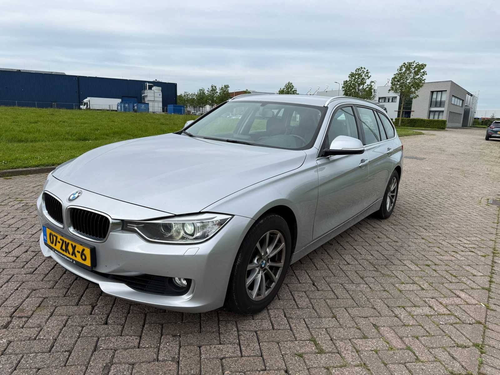 BMW 320i Touring High Executive,* 07-ZKX-6, Auto's, BMW, Achterwielaandrijving, Euro 6, 4 cilinders, Origineel Nederlands