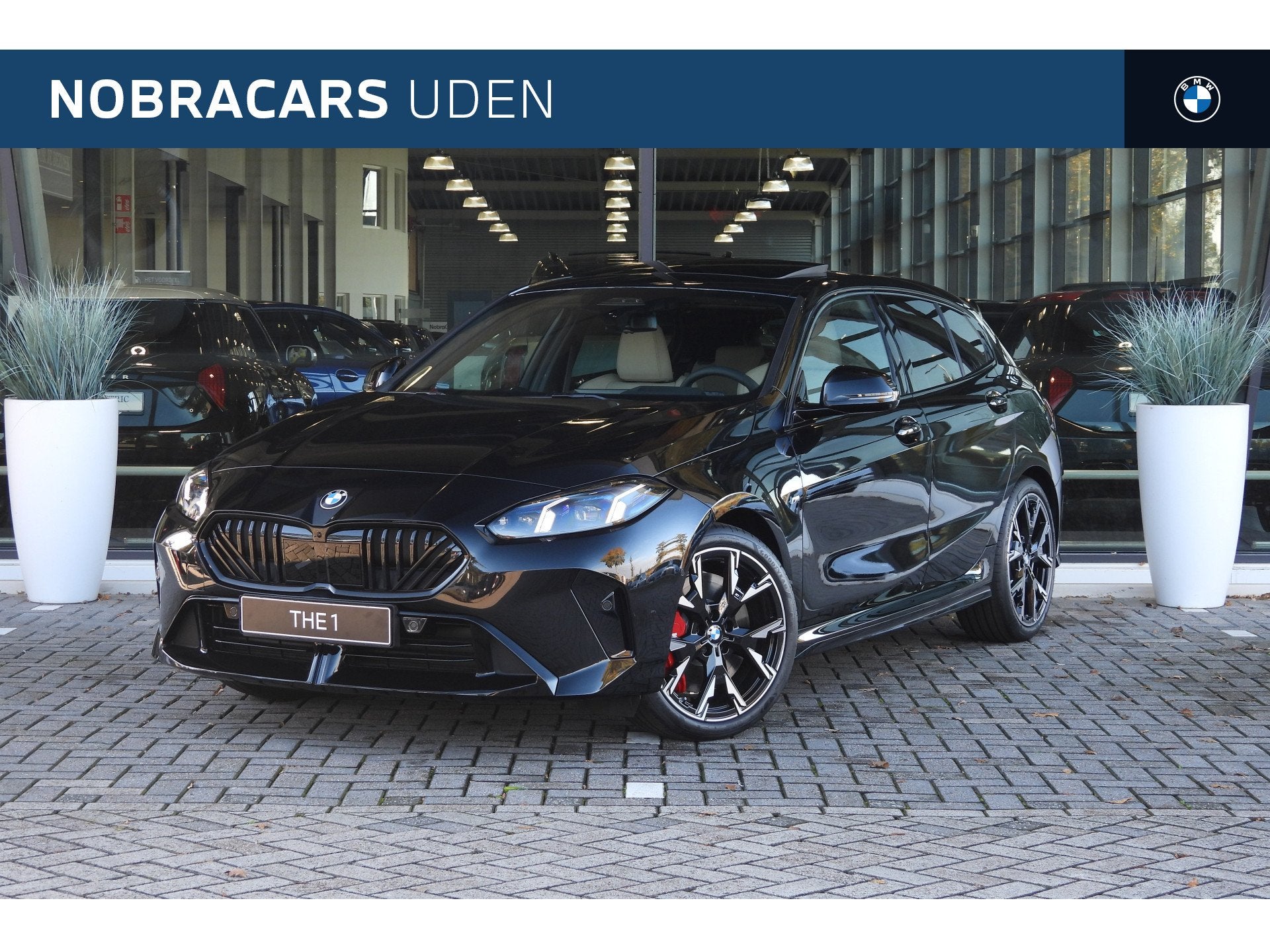 BMW 1 Serie 120 M Sport Automaat / Panoramadak / Sportstoele, Dealer onderhouden, Zwart, 156 pk, Zwart
