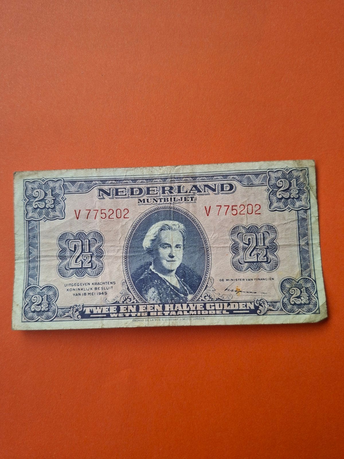 2,5 gulden Wilhelmina uit 1945 in ZF
Serie nummer V 775202
P, Ophalen of Verzenden, 2½ gulden, Los biljet