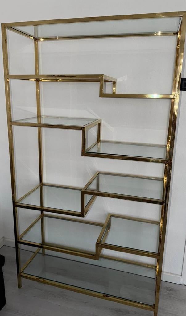 Gouden kast met glazen planken te koop!, Ophalen, Zo goed als nieuw