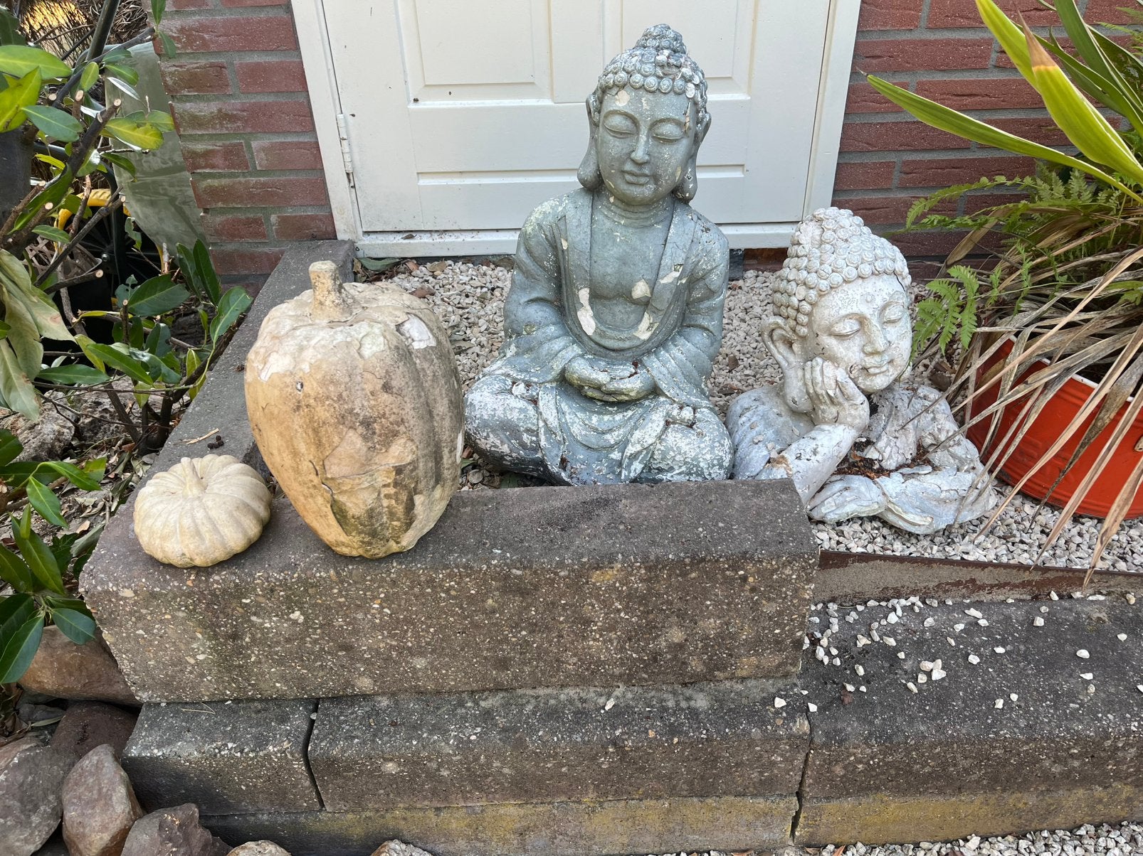 2 boedha beelden en 2 pompoenen voor in de tuin, Ophalen, Gebruikt, Overige materialen, Boeddhabeeld