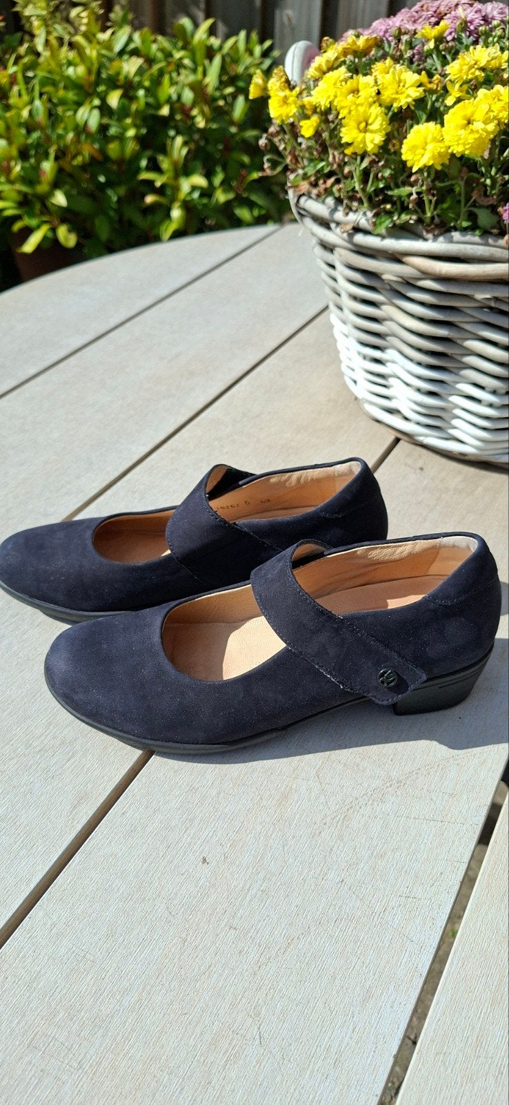 MOOIE PUMPS MAAT 371/2 DONKERBLAUW MERK HARTJES., Kleding | Dames, Ophalen of Verzenden, Zo goed als nieuw