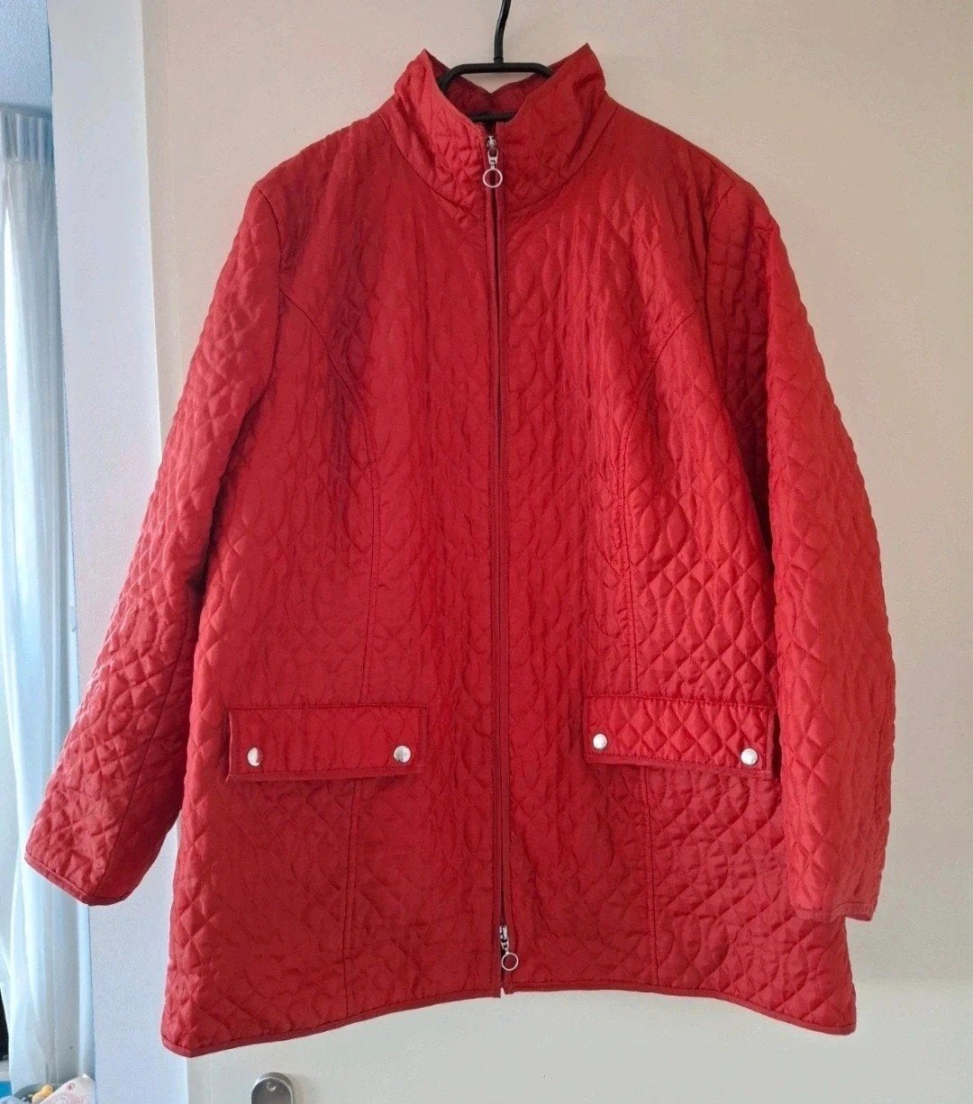 Nette rode gewatteerde jas maat 48, Ophalen of Verzenden, Zo goed als nieuw, Maat 46/48 (XL) of groter, Rood