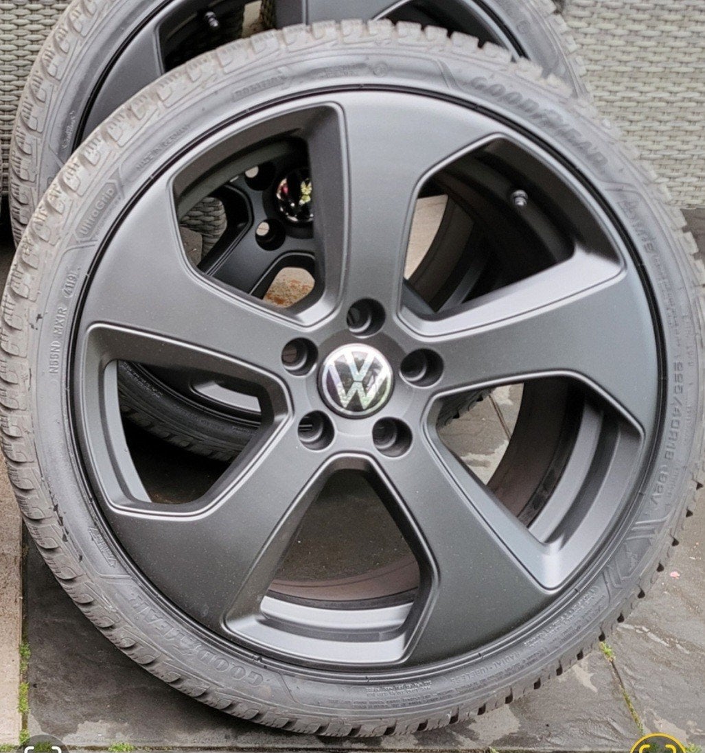 18 Inch Originele VW Golf 8 GTI velgen met winterbanden, 18 inch, Banden en Velgen, Nieuw, Personenwagen