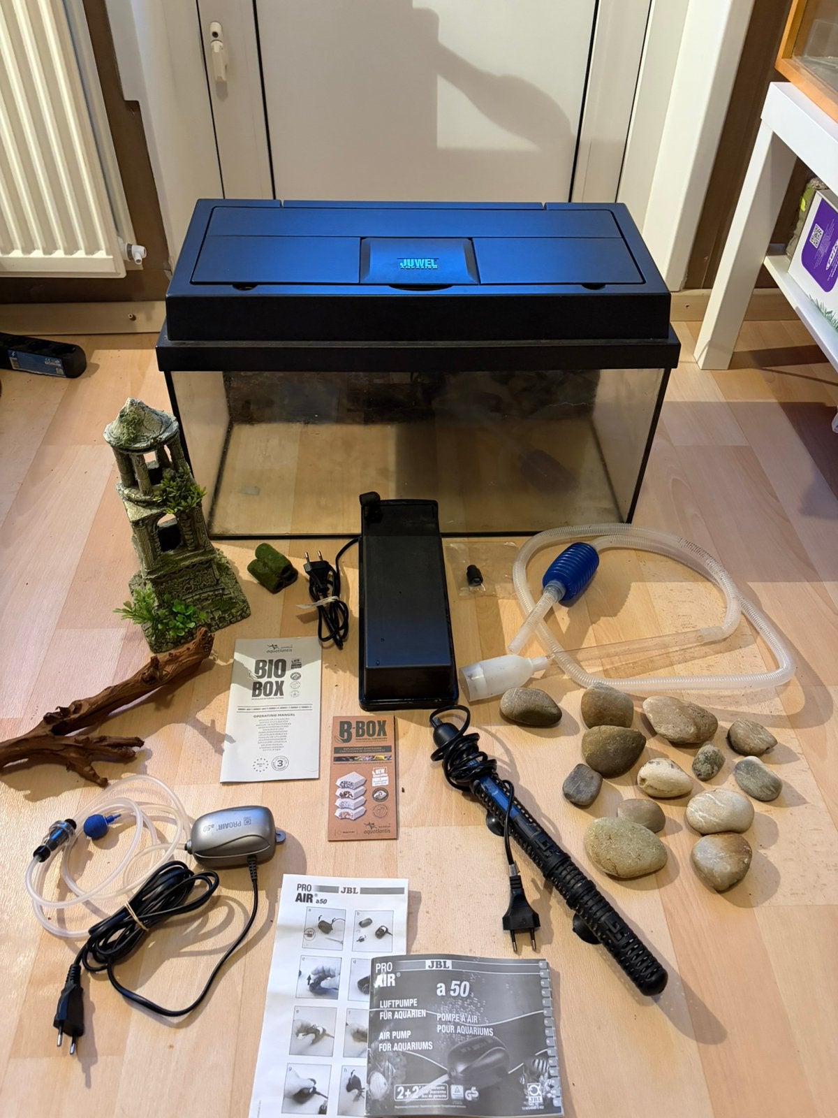 Juwel aquarium met 3D achterwand en veel spullen, Ophalen, Zo goed als nieuw, Gevuld zoetwateraquarium, Juwel