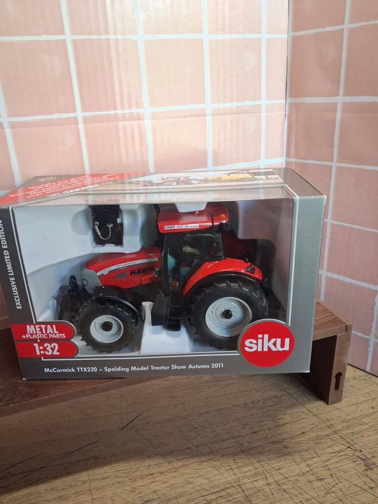Siku 3269 McCormick TTX230, Hobby en Vrije tijd, Modelauto's | 1:32, Tractor of Landbouw, SIKU, Ophalen of Verzenden