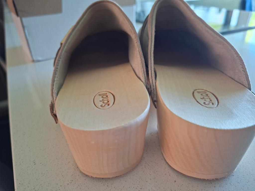 Scholl klompen - Zo goed als nieuw, Kleding | Dames, Schoenen, Ophalen, Scholl, Instappers, Zo goed als nieuw