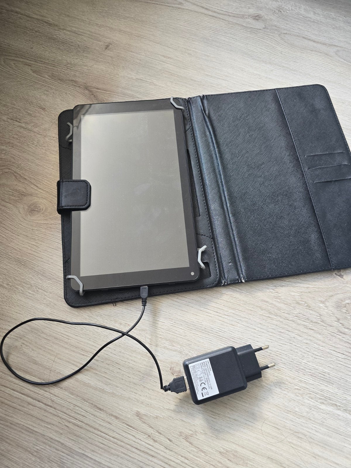 Gebruikte tablet met defect oplader en hoes, Computers en Software, Windows Tablets, 10 inch, 32 GB, Onbekend, Ophalen of Verzenden