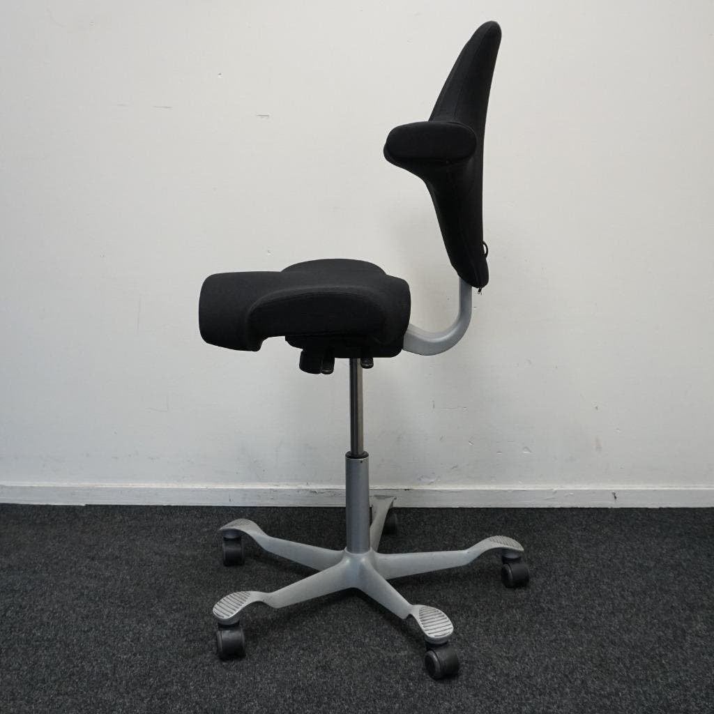 HAG Capisco 8106 Bureaustoelen | Zwart | Nieuwe Stof, Huis en Inrichting, Bureaustoelen, Gebruikt, -, Zwart, -