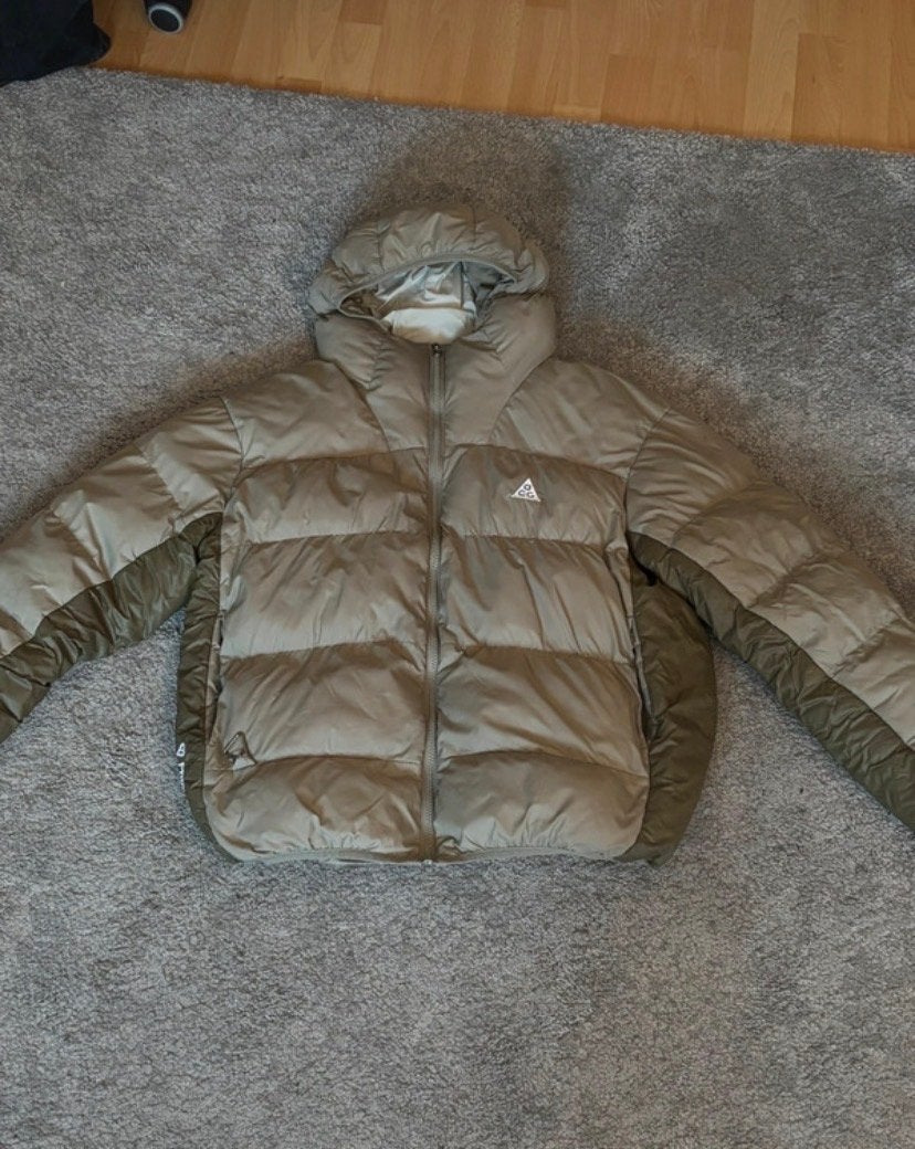 Nike ACG Pufferjas, Verzenden, Nieuw, Maat 48/50 (M), Beige