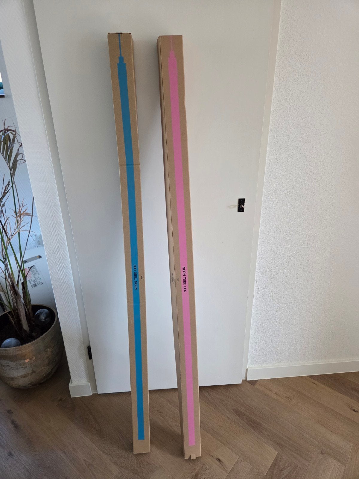 HAY Neon Tube LED - Roze en Blauw (Nieuw in doos), Ophalen, Nieuw