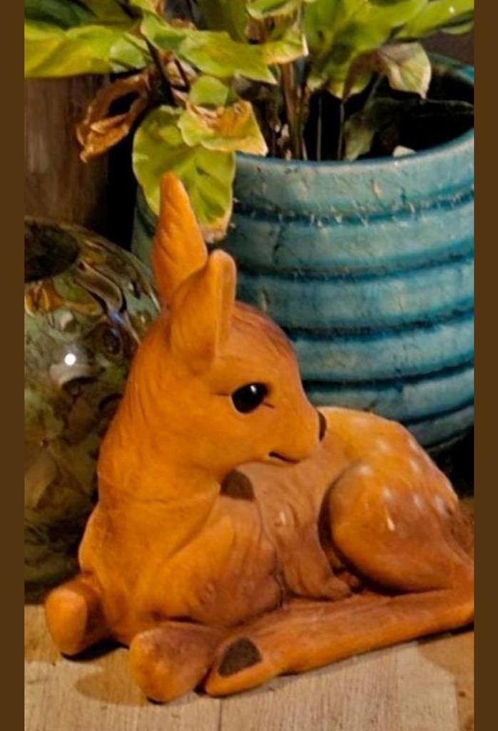 Vintage Bambi beeldje - flocked hertje, Ophalen of Verzenden, Zo goed als nieuw, Beeldje of Figuurtje