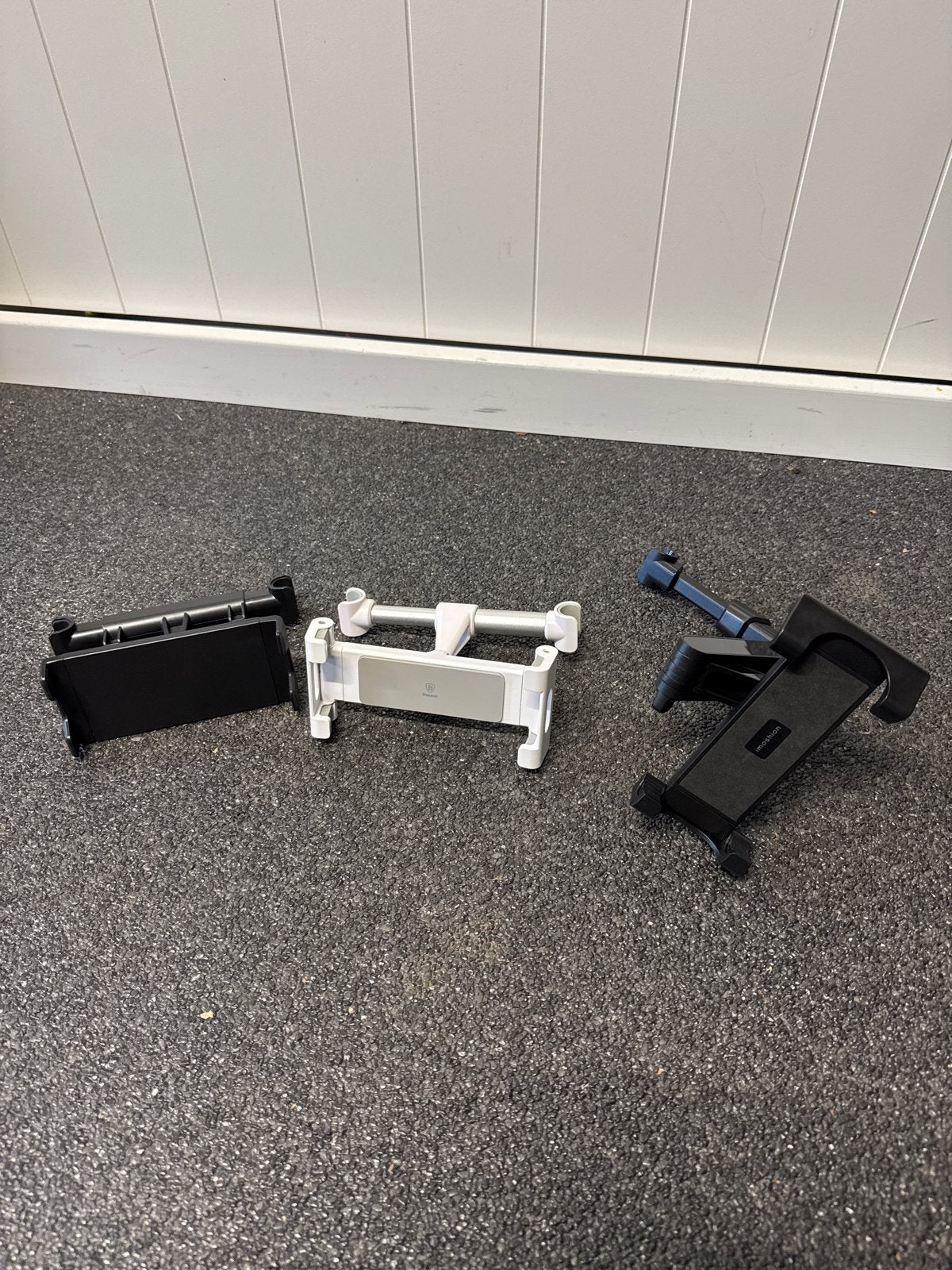 3 stuks tablet houders voor in de auto., Auto diversen, Auto-accessoires, Ophalen of Verzenden, Gebruikt