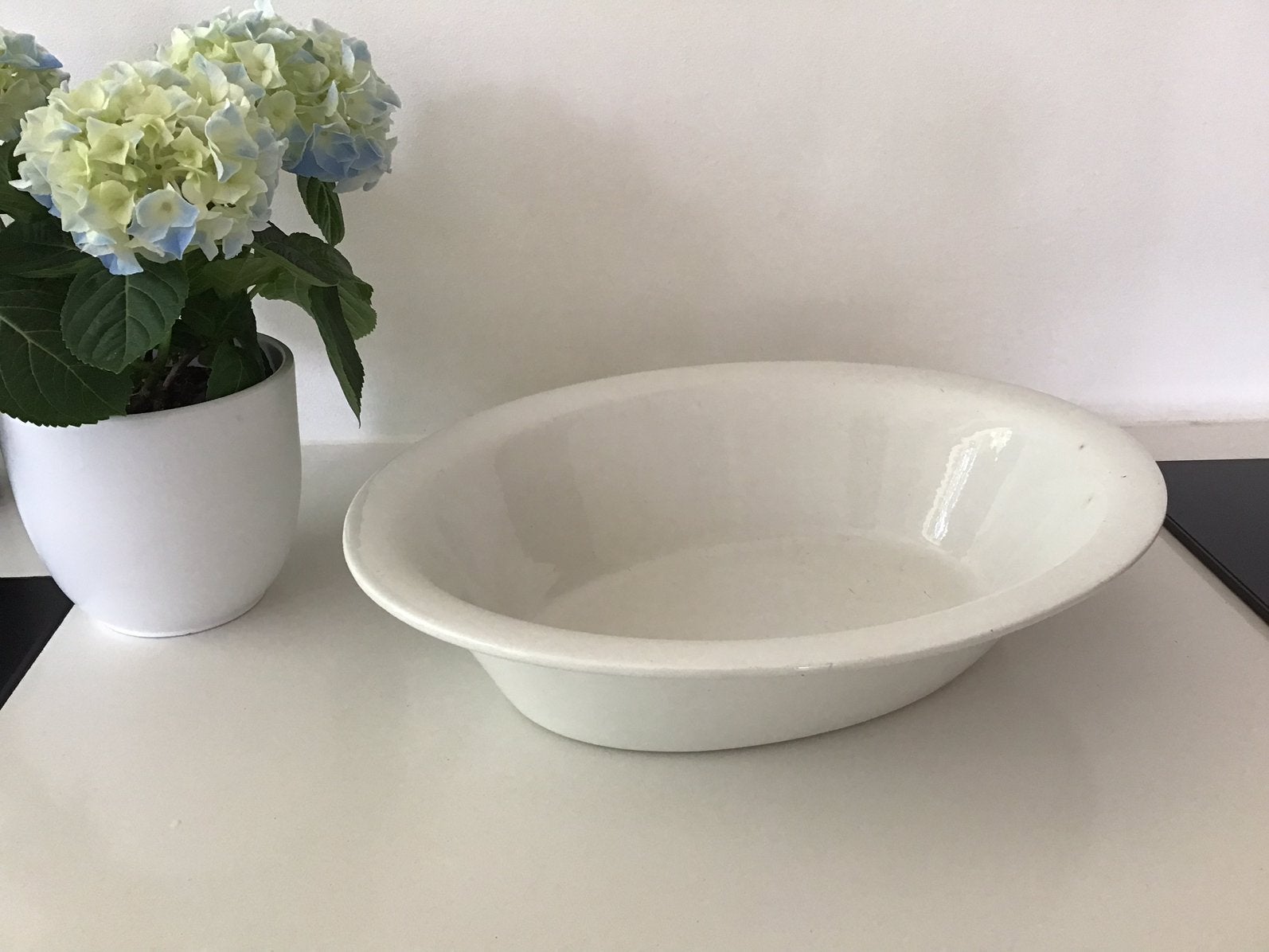 Schaal, kom van Société Céramique Maestricht, wit 34 cm, Antiek en Kunst, Ophalen of Verzenden