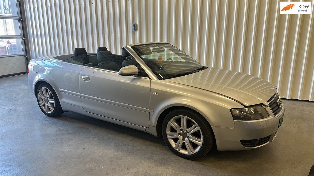 Audi A4 Cabriolet 2.4 V6 Automaat, Auto's, Audi, Gebruikt, Zwart, Cabriolet, 4 stoelen