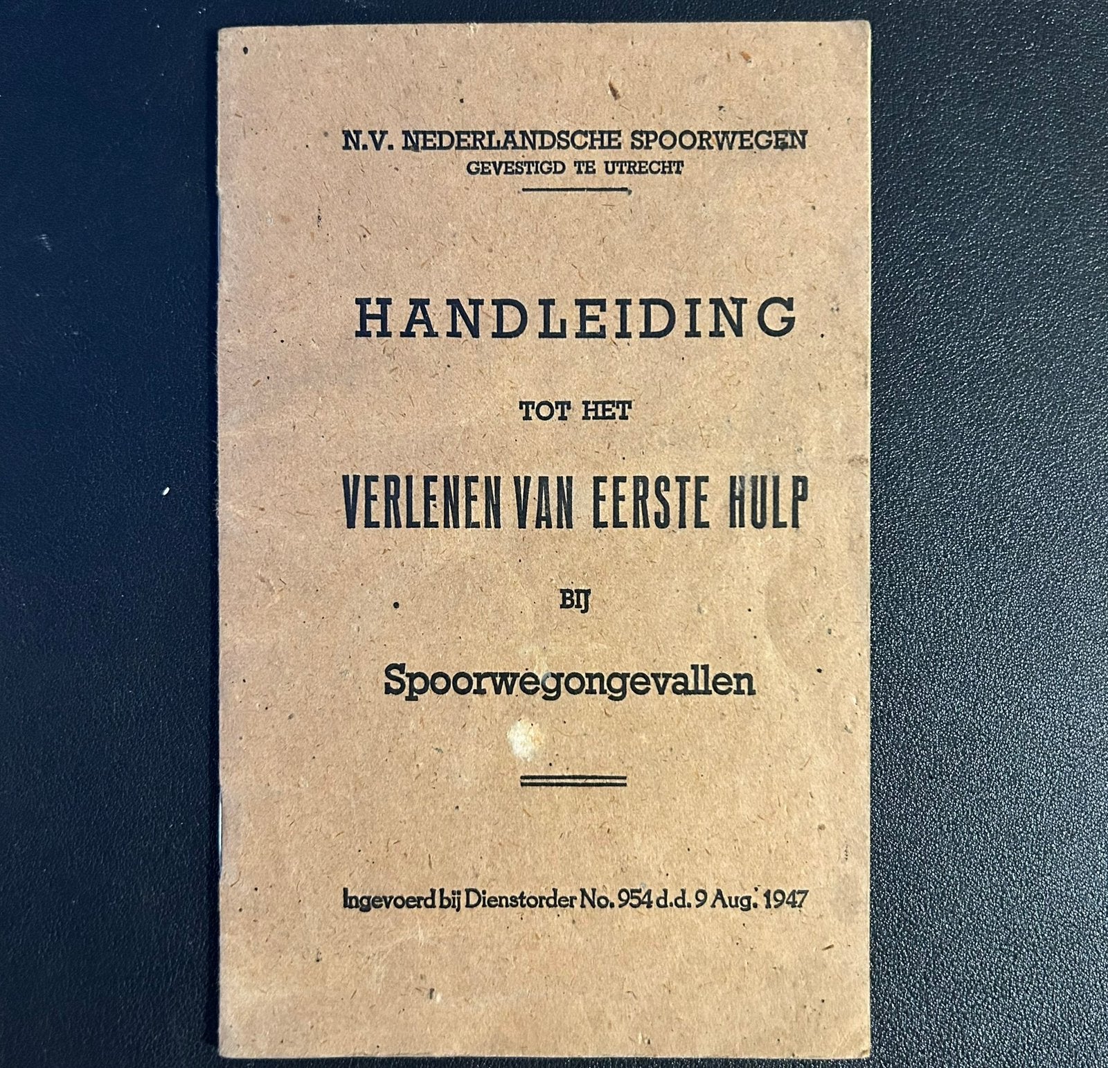 Handleiding verlenen eerste hulp spoorwegongevallen (1947), Ophalen of Verzenden, Zo goed als nieuw, Trein, Boek of Tijdschrift