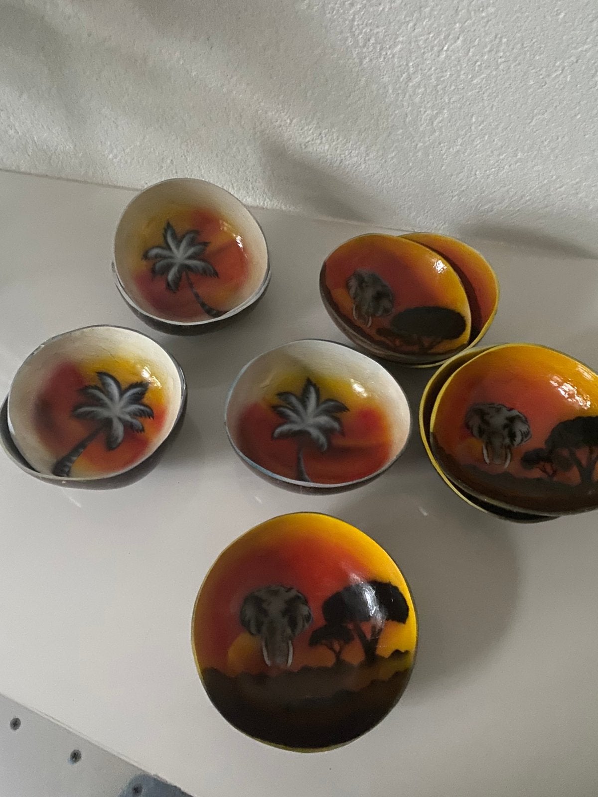 Kokosnoot schaaltje,beschilderd,olifant of palmboom,p.st 3,5, Ophalen