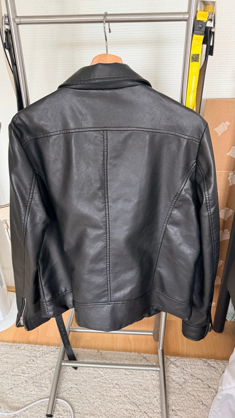 Zwart  bikerjack van Norah, Ophalen, Zo goed als nieuw, Maat 42/44 (L), Zwart