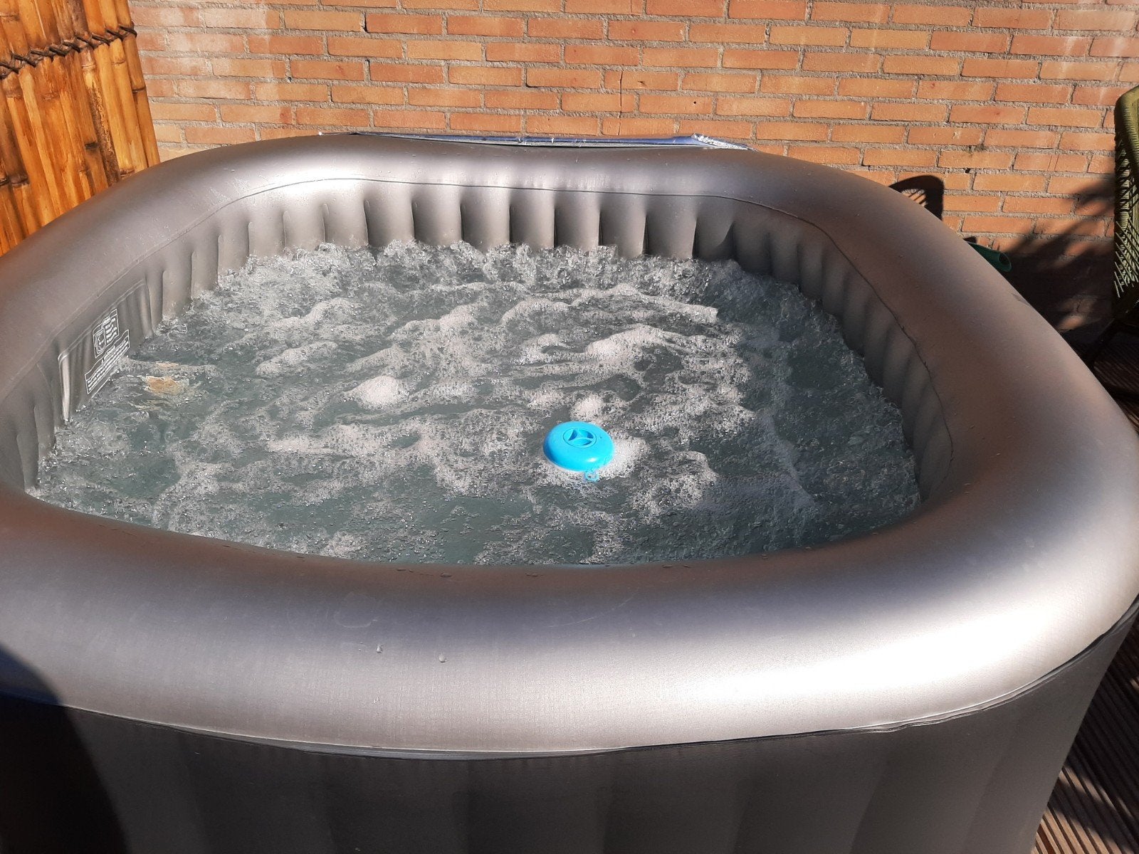 Zelfopblazende M Spa Alpine 6-persoons, Tuin en Terras, Bubbelbaden en Hottubs, Ophalen, Zo goed als nieuw, Filter, Opblaasbaar