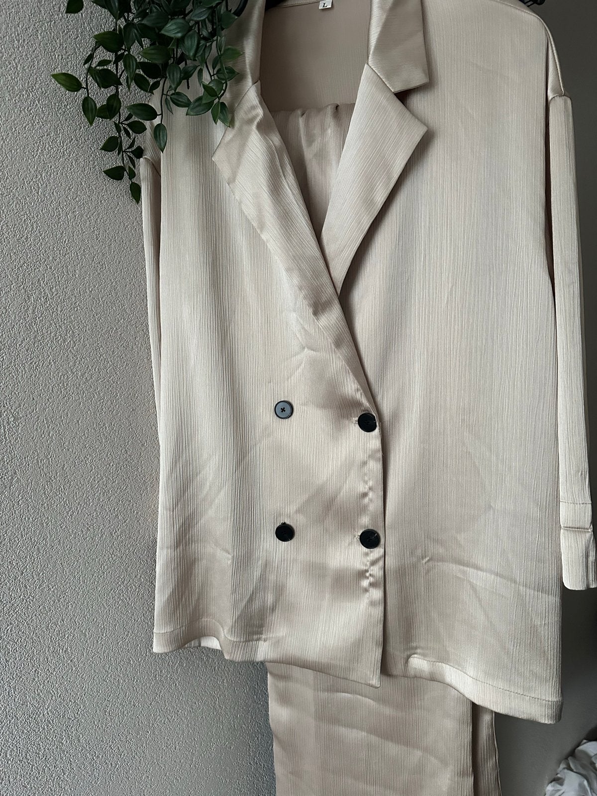 Beige pak met double-breasted jasje - Maat m/l, Kostuum of Pak, Beige, Maat 42/44 (L), Ophalen of Verzenden