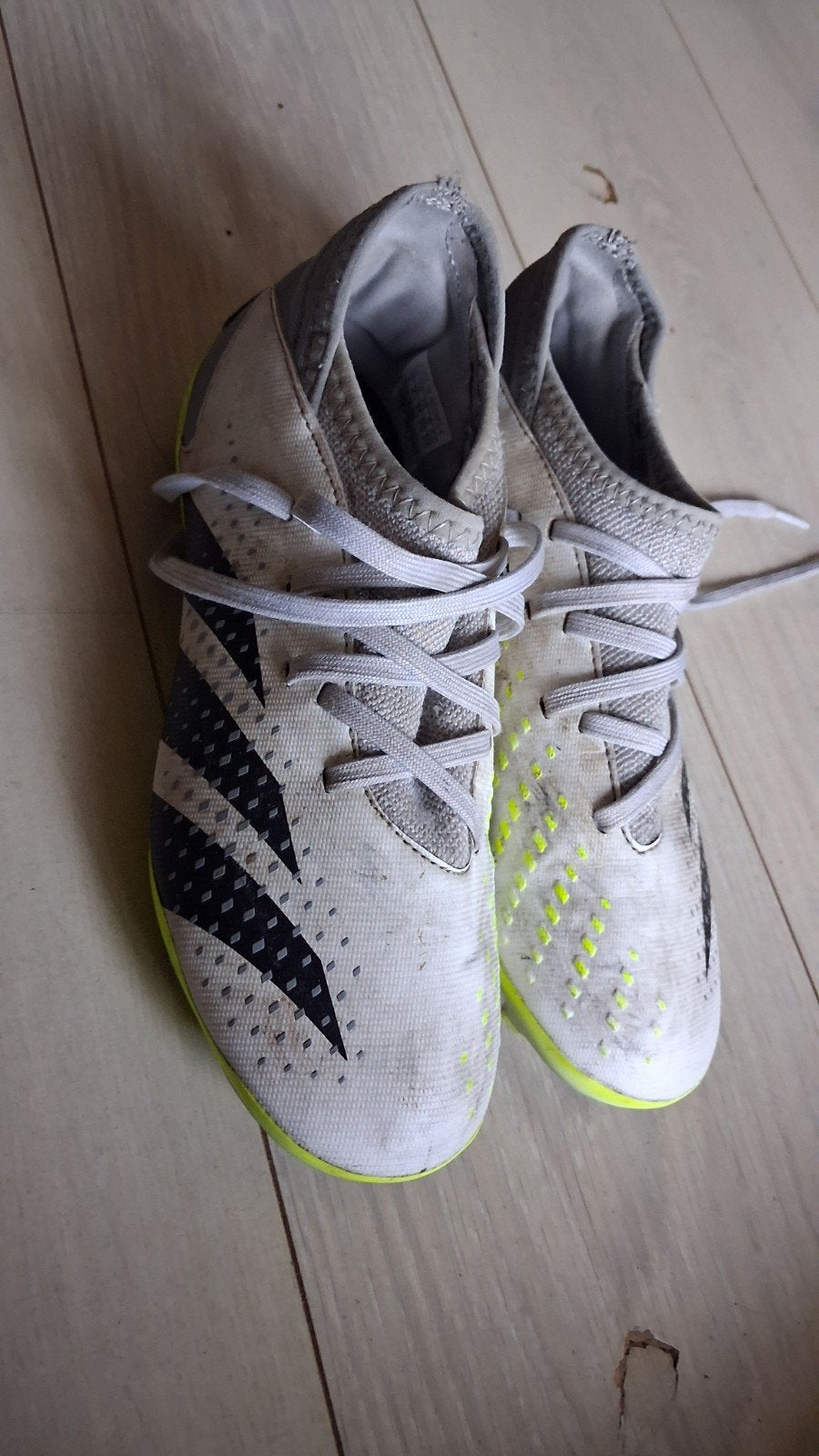Adidas Predator voetbalschoenen - Maat 35, Ophalen, Gebruikt, Schoenen